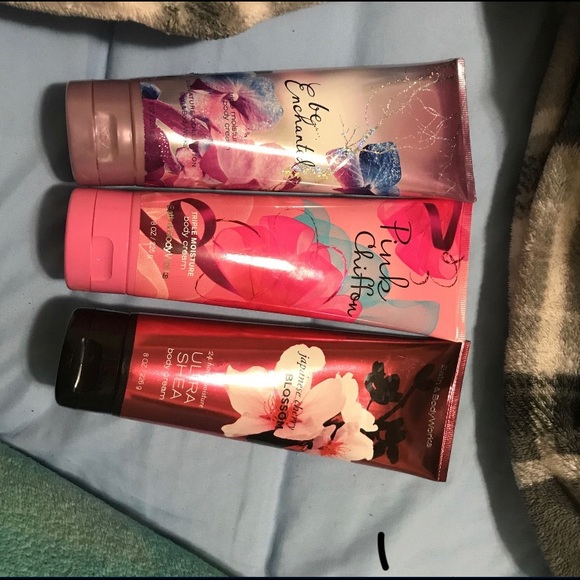 Lotion 🧴 - Picture 2 of 2